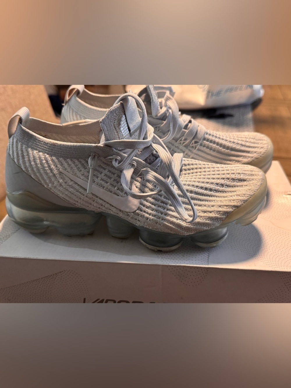 Nike Air VaporMax Flyknit 3 Pure Platinum (Women's) size 6 with box preowned - Picture 3 of 7